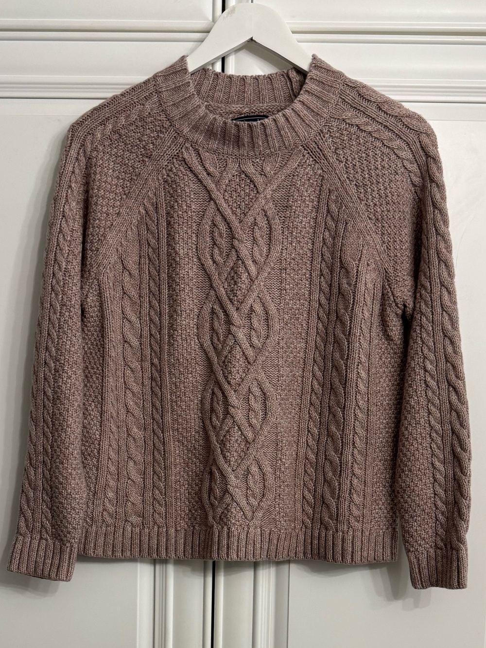 Abercrombie & Fitch Size Large Dusty Mauve Cable Knit Crew Neck Sweater Preppy